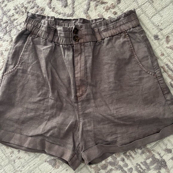 Gap linen blend high waist shorts size 8. - Picture 1 of 5